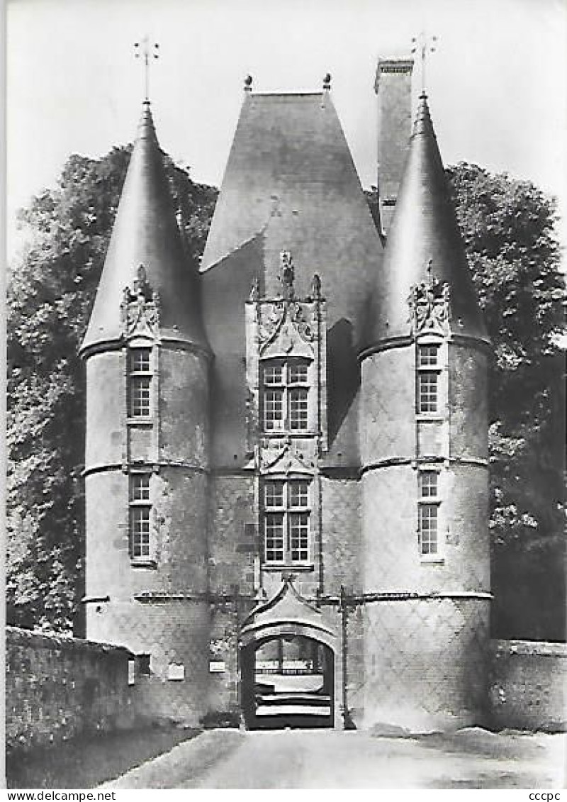 CPM Carrouges Le Château - Châtelet de l'entrée