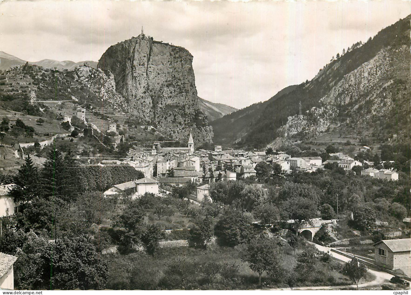 CPM Castellane B A Vue generale