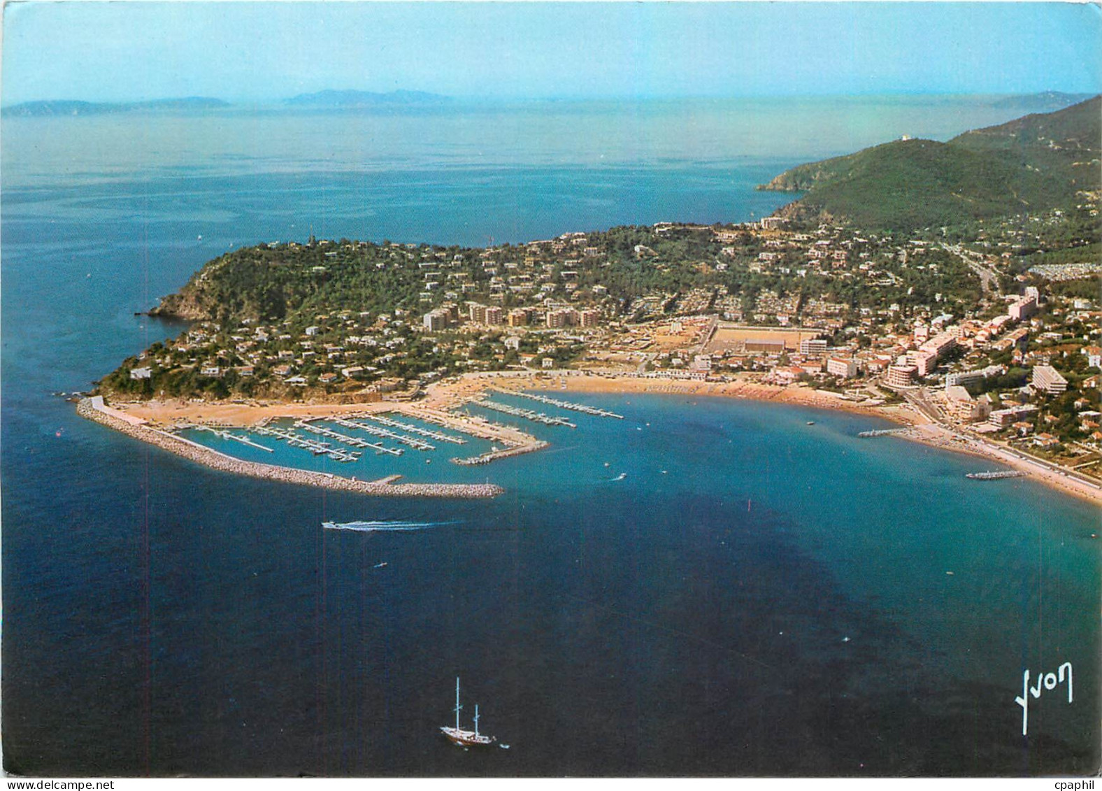 CPM Cavalaire sur Mer (Var) Vue generale le Port