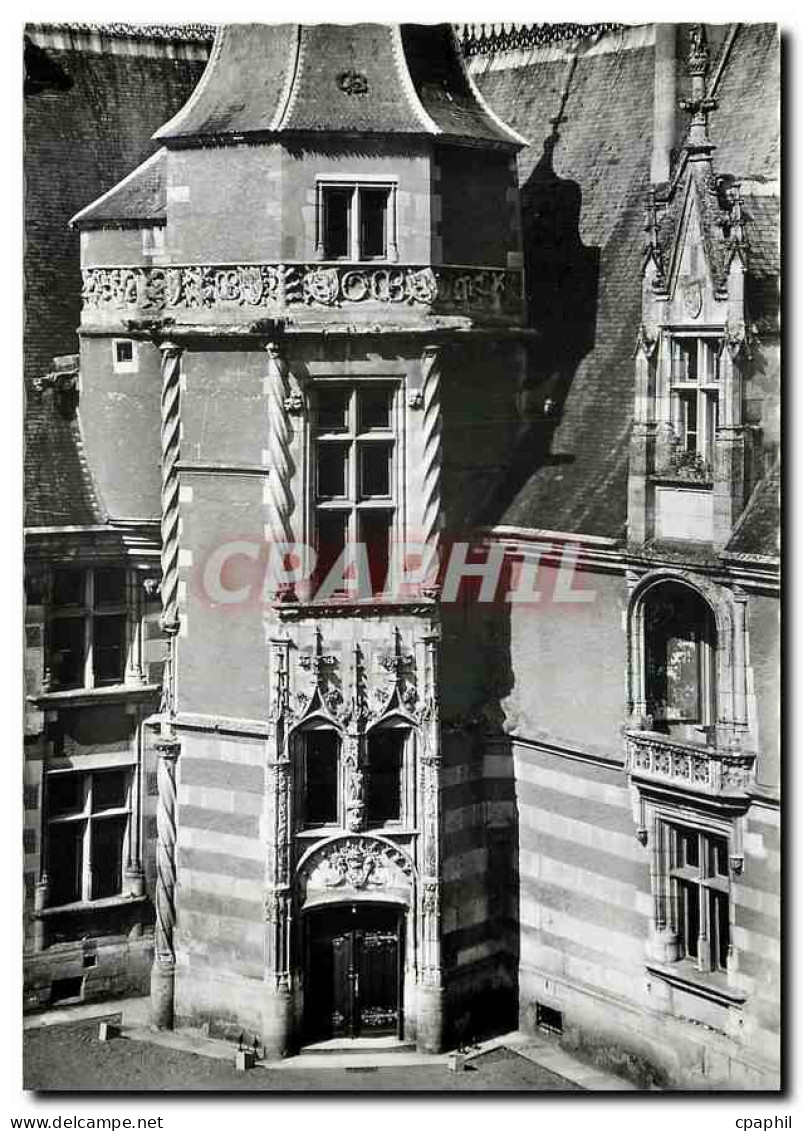 CPM Chateau d'Ainay Le Vieil Cour Interieure Tour Renaissance