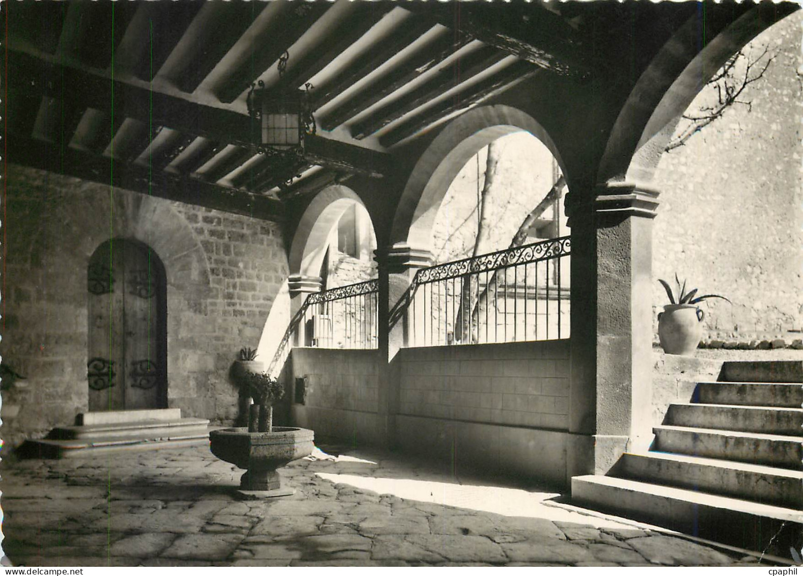 CPM Chateau de Meyrargues Hostellerie Le Cloitre
