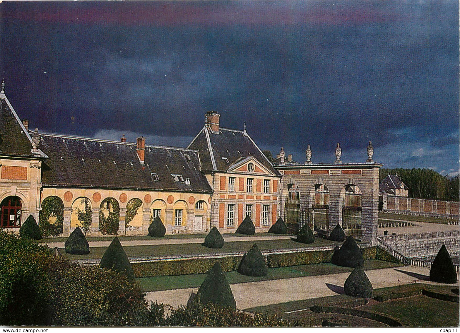 CPM Chateau de Vaux le Vicomte Portique et communs Ouest