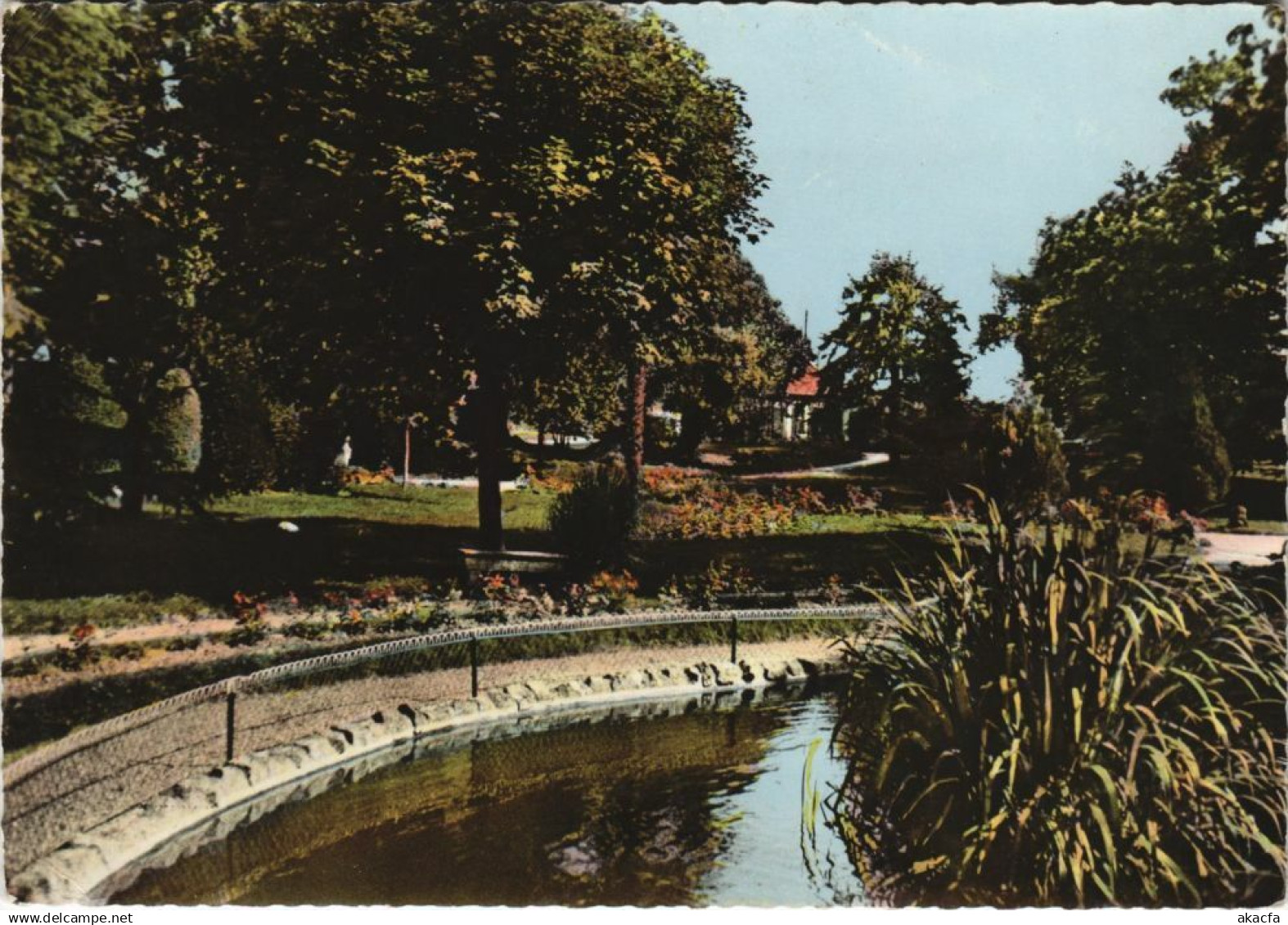 CPM CHATEAUNEUF-sur-CHARENTE Un Coin du Jardin Public (1168997)