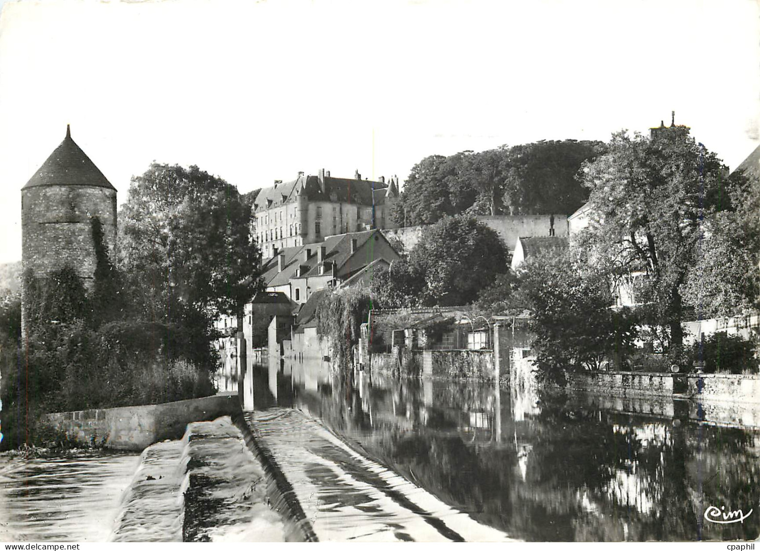 CPM Chateauneuf sur Cher Le Deversoir