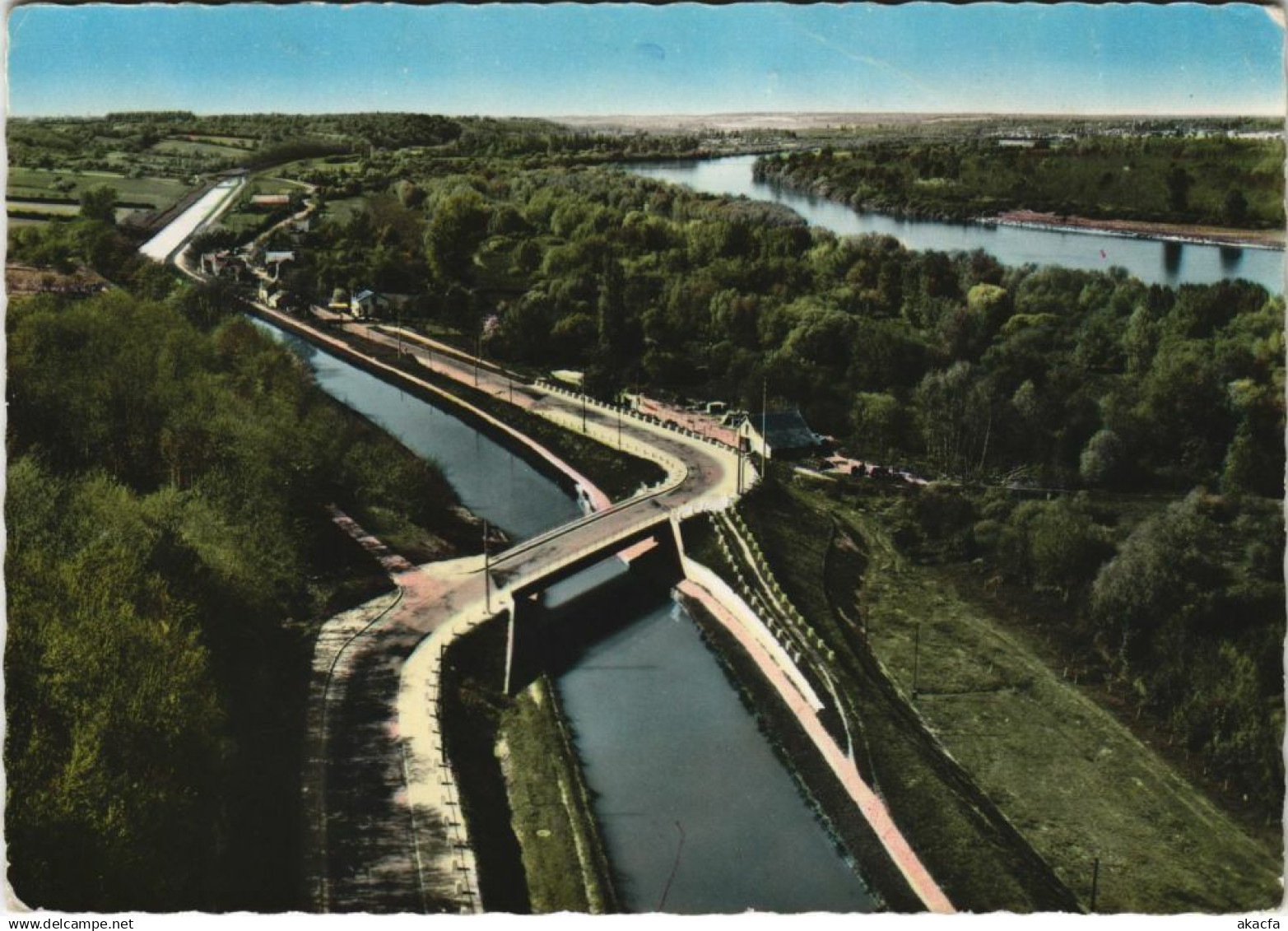 CPM CHATILLON-SUR-LOIRE Le Canal et la Loire (24565)