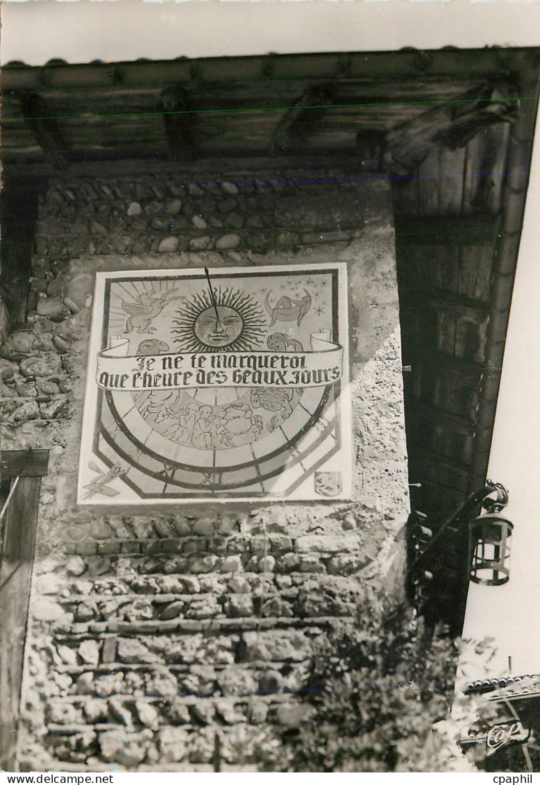 CPM Cite de Perouges Ain Cadran Solaire et Vieille Lanterne