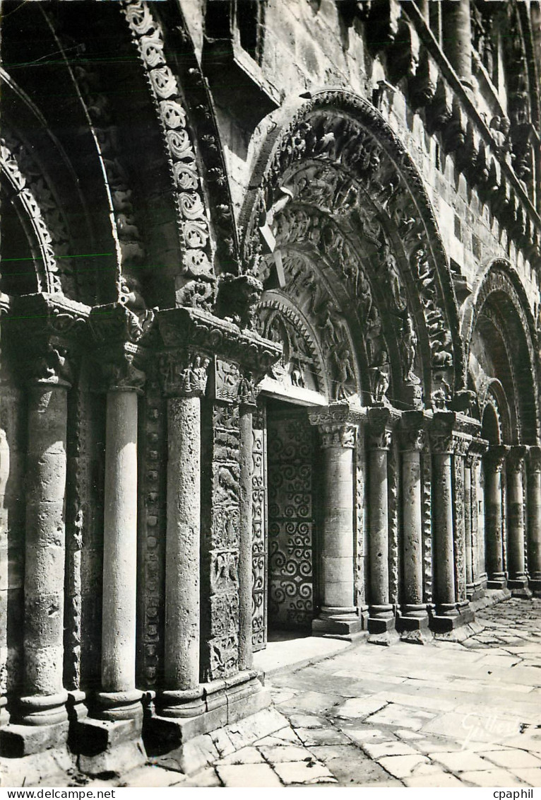 CPM Civray Vienne L'Eglise Details du Porche