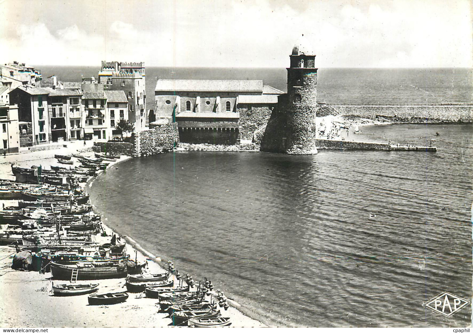 CPM Collioure La Rade et l'Eglise Bateaux