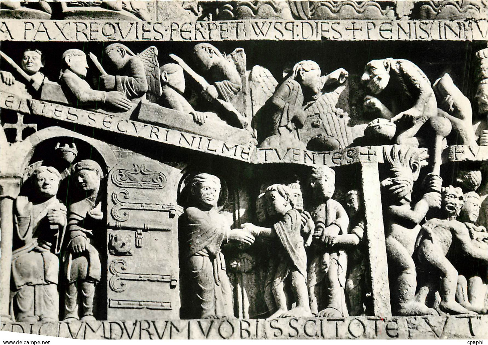 CPM Conques Aveyron Le Tympan L'Entree du Ciel St Michel pese les ames