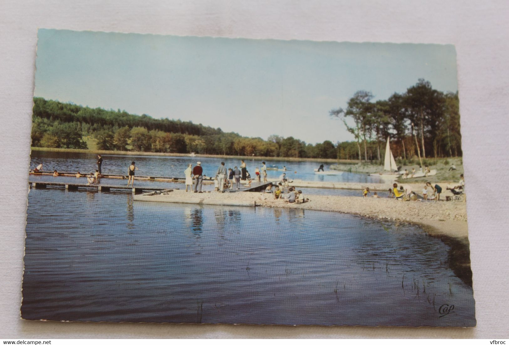 Cpm, Contrexeville, le lac et la plage, Vosges 88