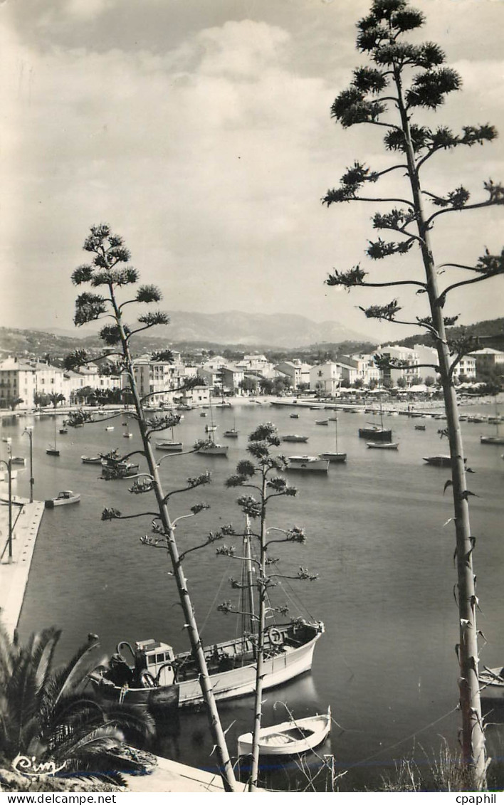 CPM Cote d'Azur Sanary sur Mer Var Une echappee sur le port