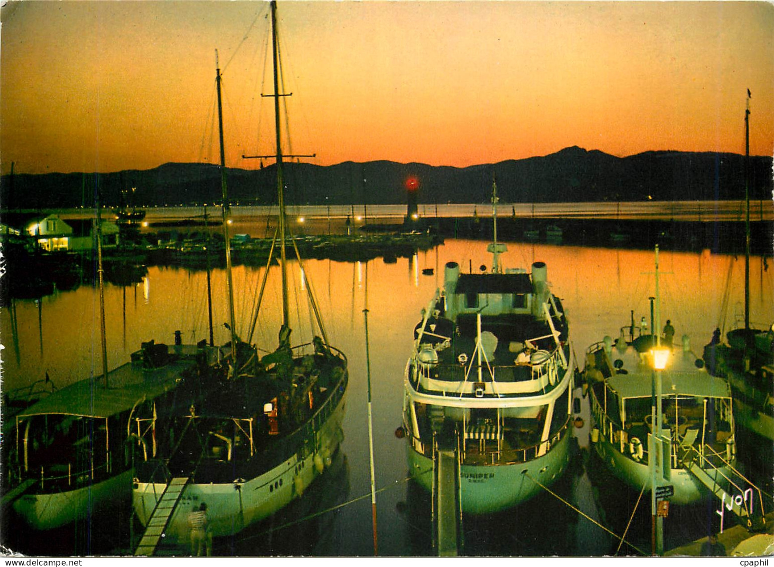 CPM Couleurs et Lumiere de France La Cote d'Azur miracle de la nature Saint Tropez (Var) Coucher de