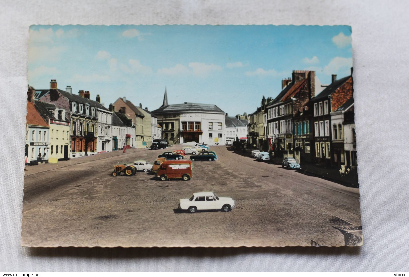 Cpm, Desvres, place Léon Blum, Pas de Calais 62