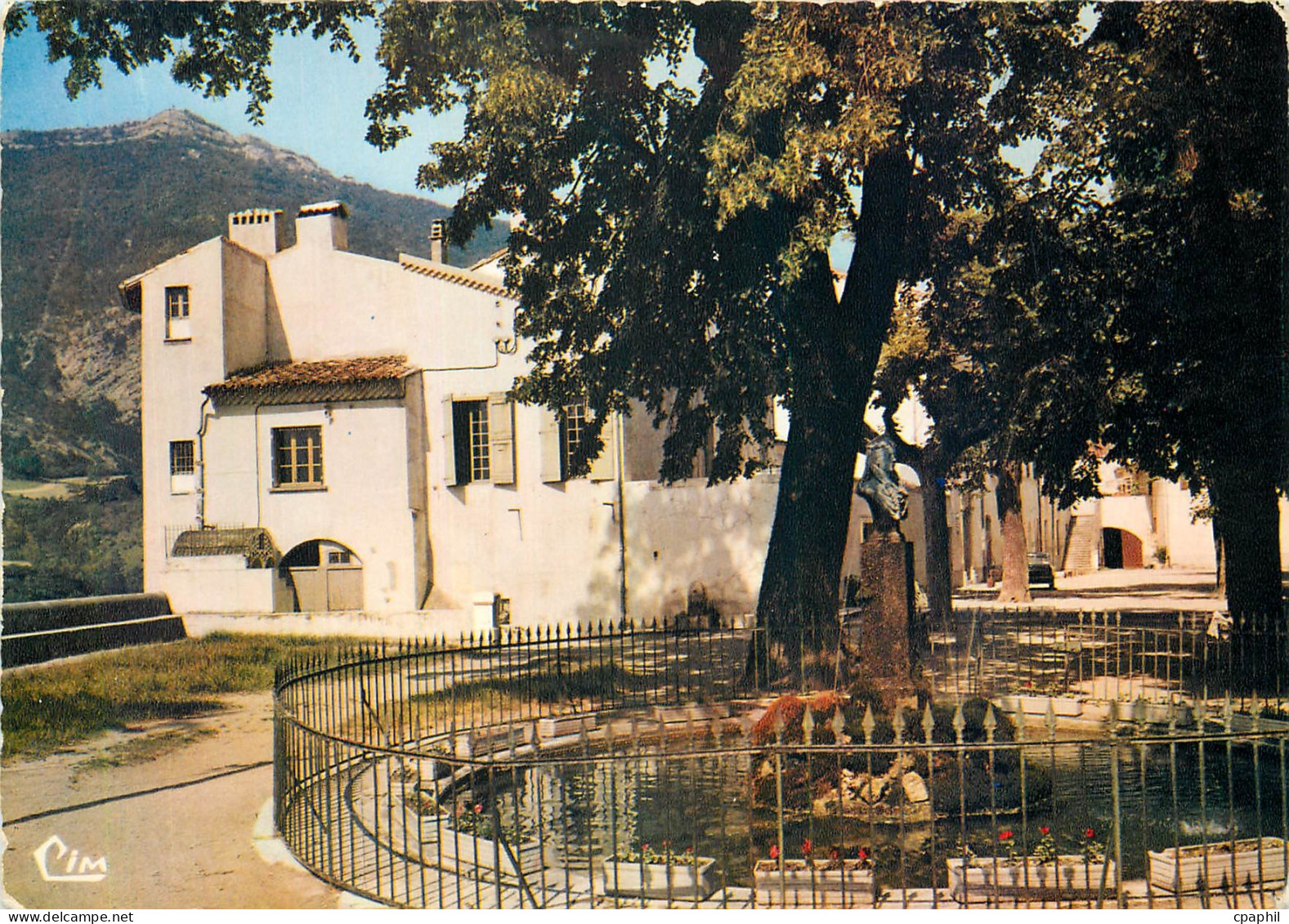 CPM Die Drome La Comtesse de Die Monument de la Comtesse et la Mairie