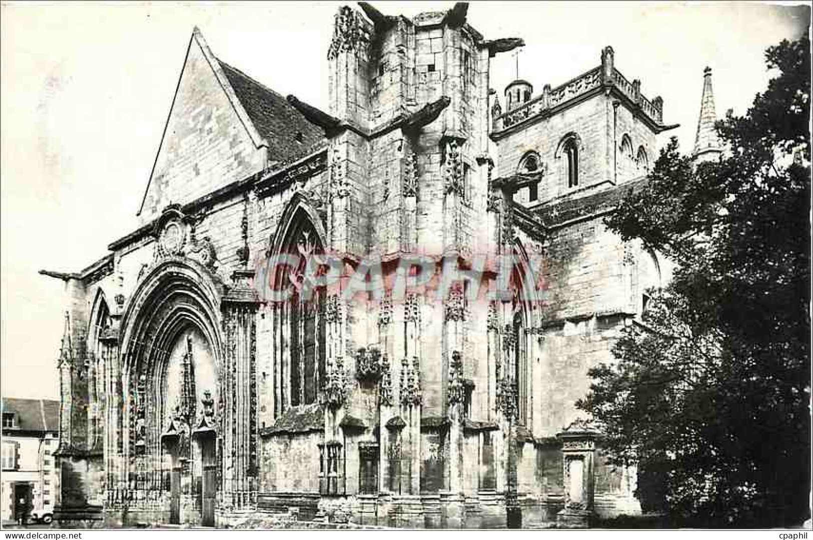 CPM Dives-sur-Mer  -  L'Eglise Portail