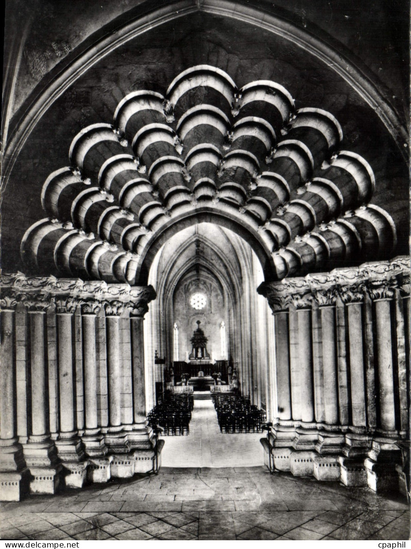 CPM Eglise Abbatiale N D de Celles Celles sur Belle Portail remarquable a Vaussures polylobees