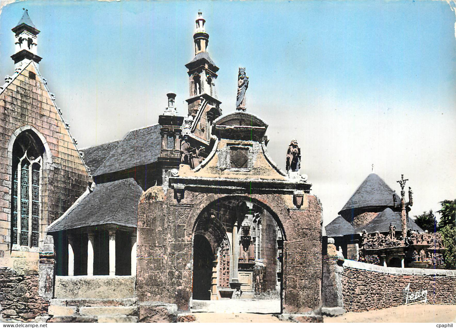 CPM Eglise et Calvaire de Guimiliau (Finistere) La Bretagne