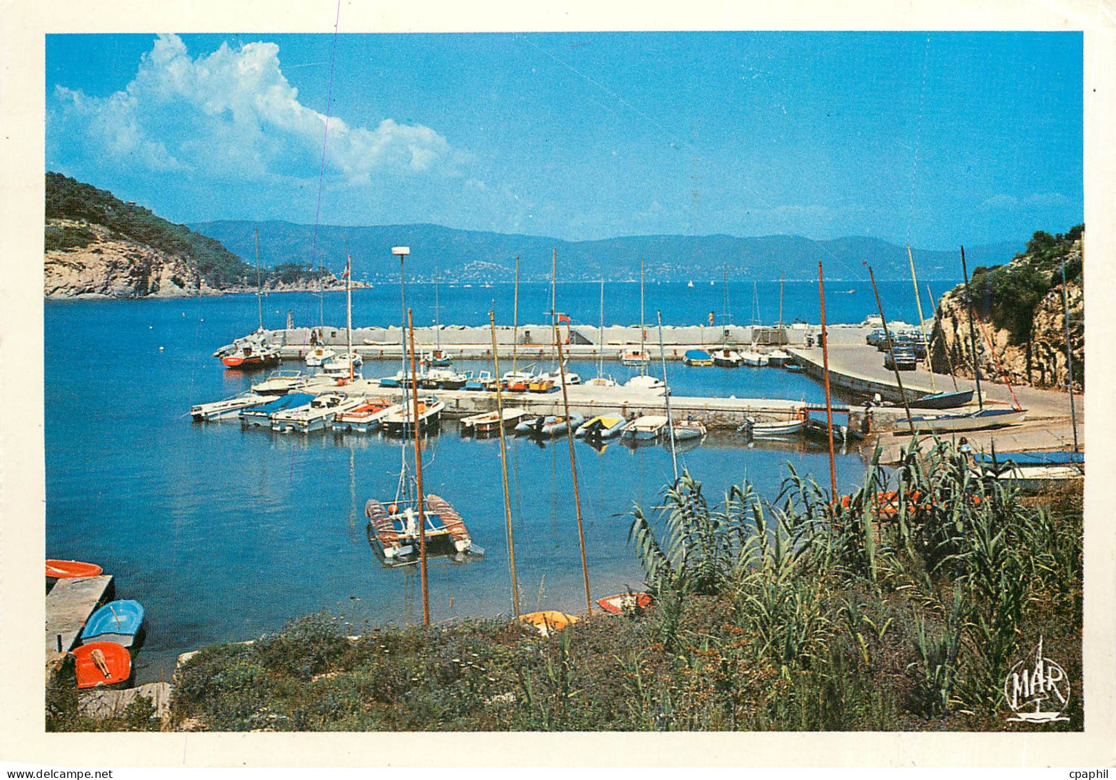 CPM Env du Lavandou Bormes les Mimosas (Var) le Cap Benat Port Philippe