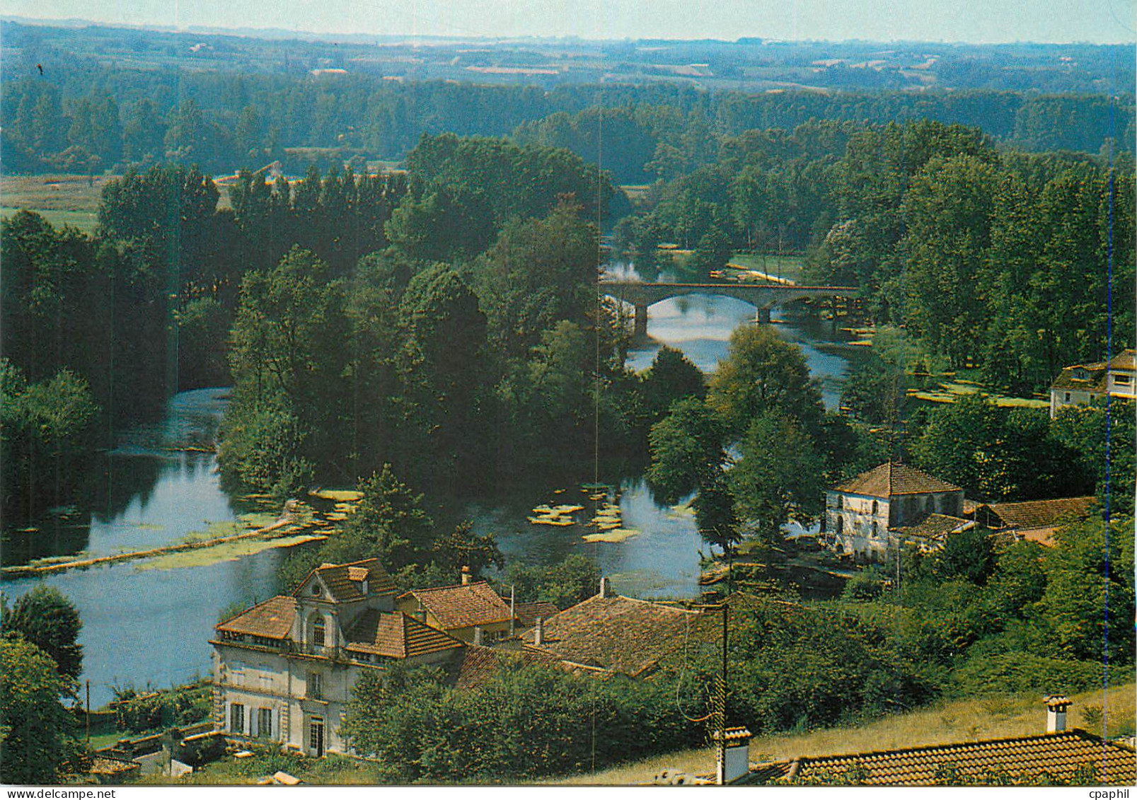 CPM Environs de Chateauneuf sur Charente Saint Simeux Charente Vue d ensemble sur la Charente et le Pont