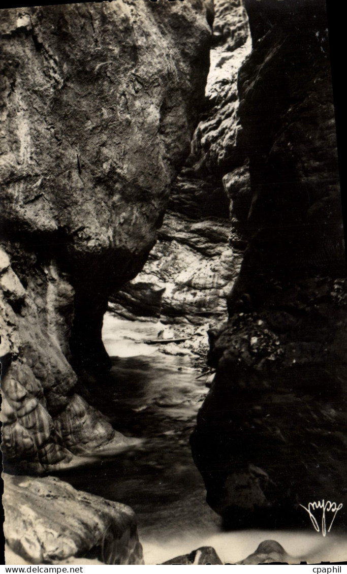 CPM Environs de Faverges Grottes et cascades de Sevthenex Dans les gorges le goulet