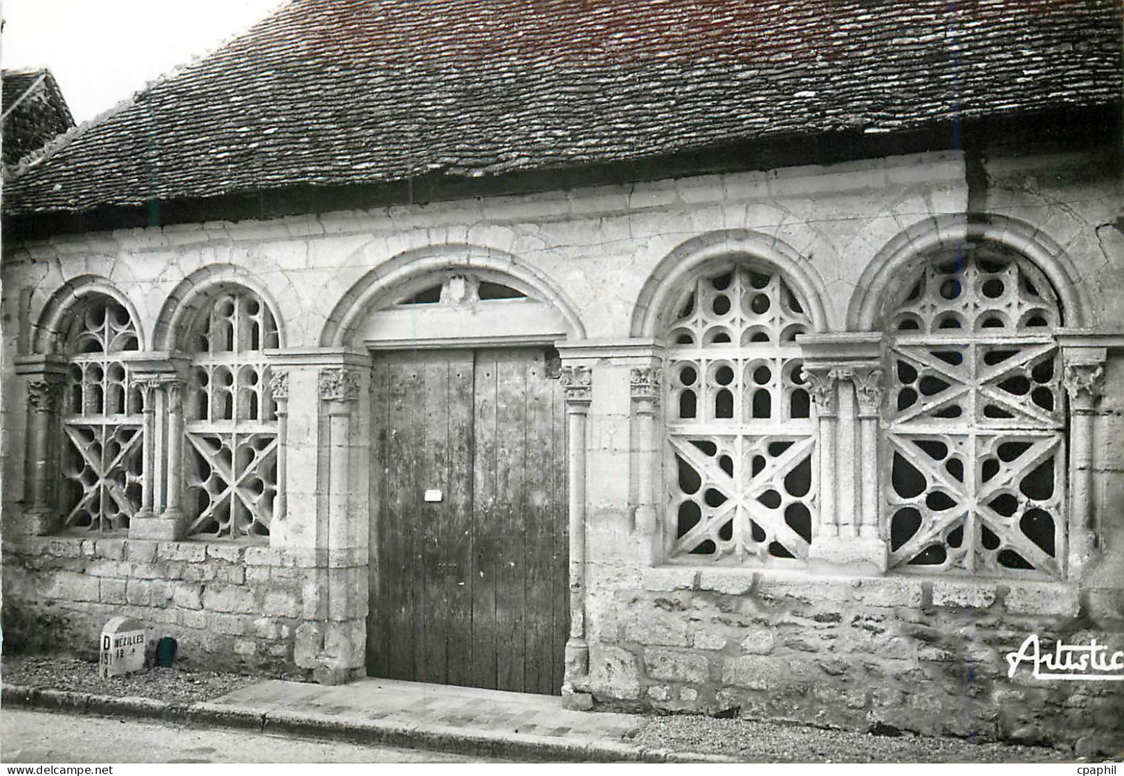 CPM Environs de Saint Sauveur en Puisaye (Yonne) Moutiers Portail de l'Eglise (Style Romain)