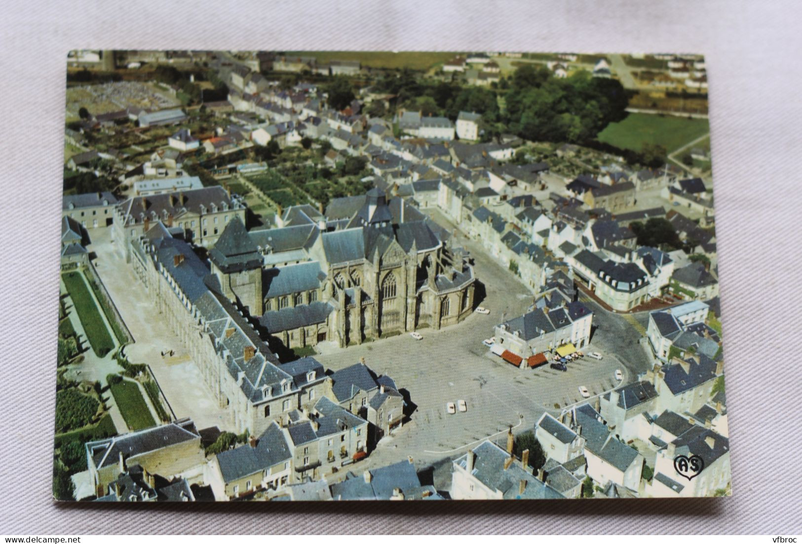 Cpm, Evron, l'église et vue d'ensemble, Mayenne 53