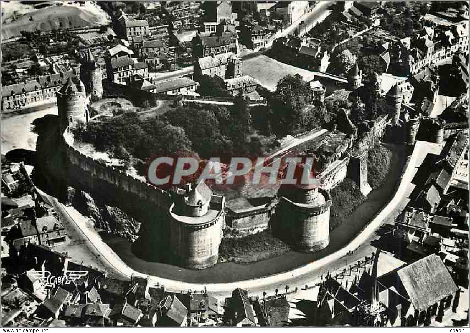 CPM Fougeres I et V Le Chateau
