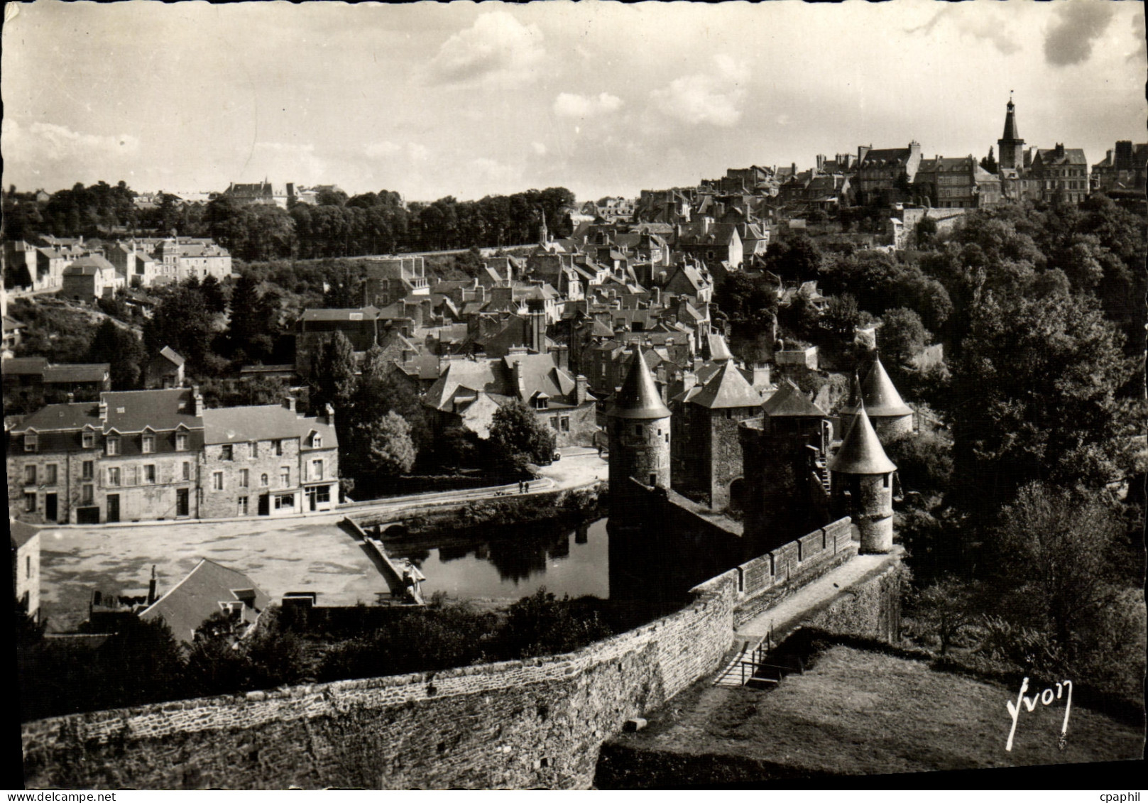 CPM Fougeres Le Chateau