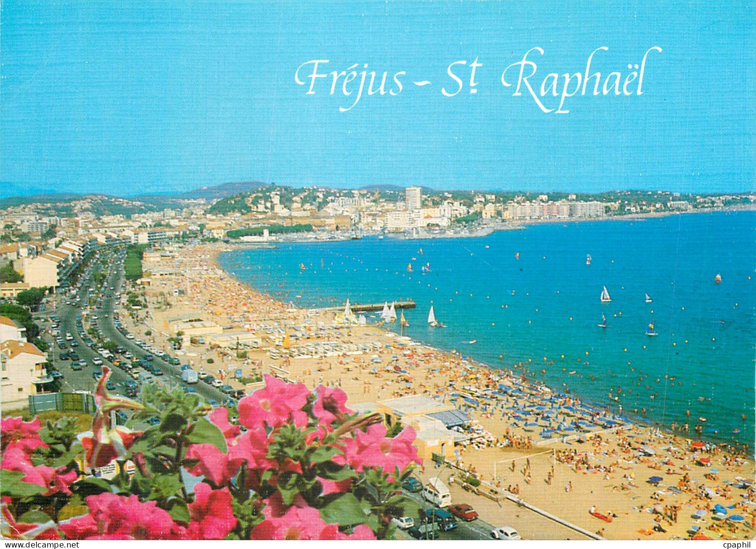CPM Frejus Saint Raphael la plage de frejus perspective sur St Raphael