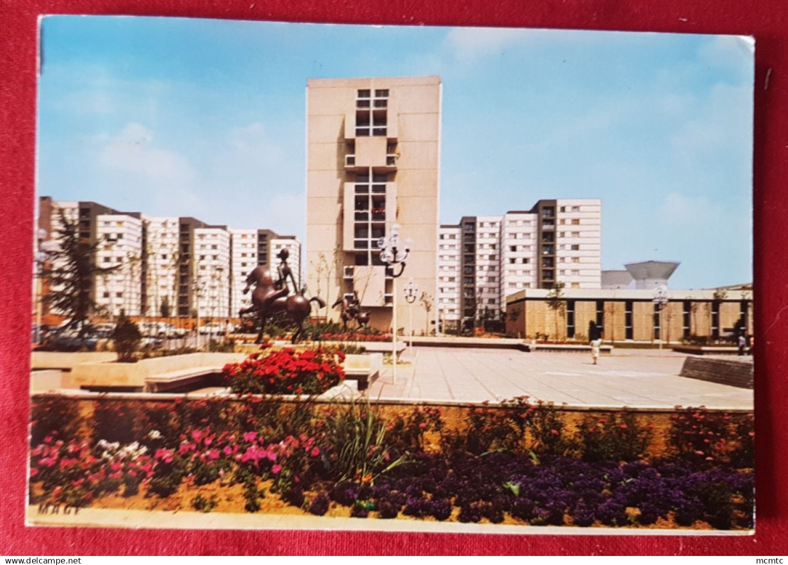 CPM - Garges les Gonesses -( 95140 Val d'Oise) - Place de l'Hôtel de Ville