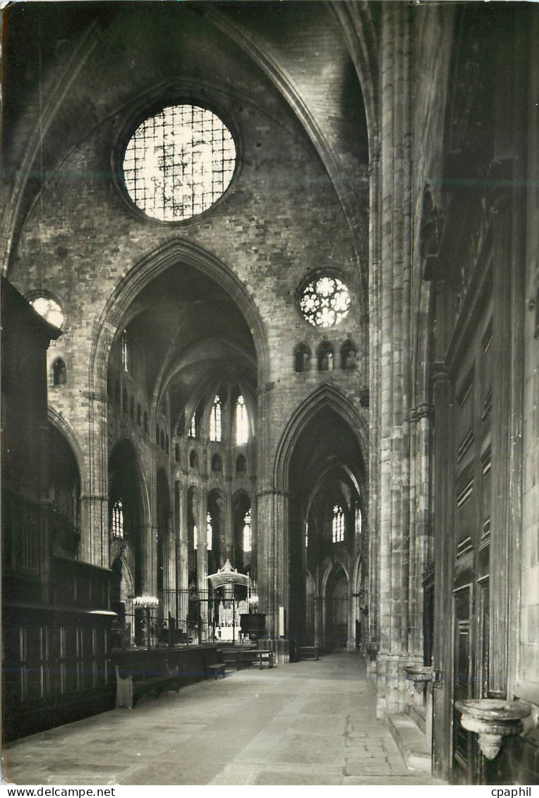 CPM Gerona Interieur de la Cathedrale