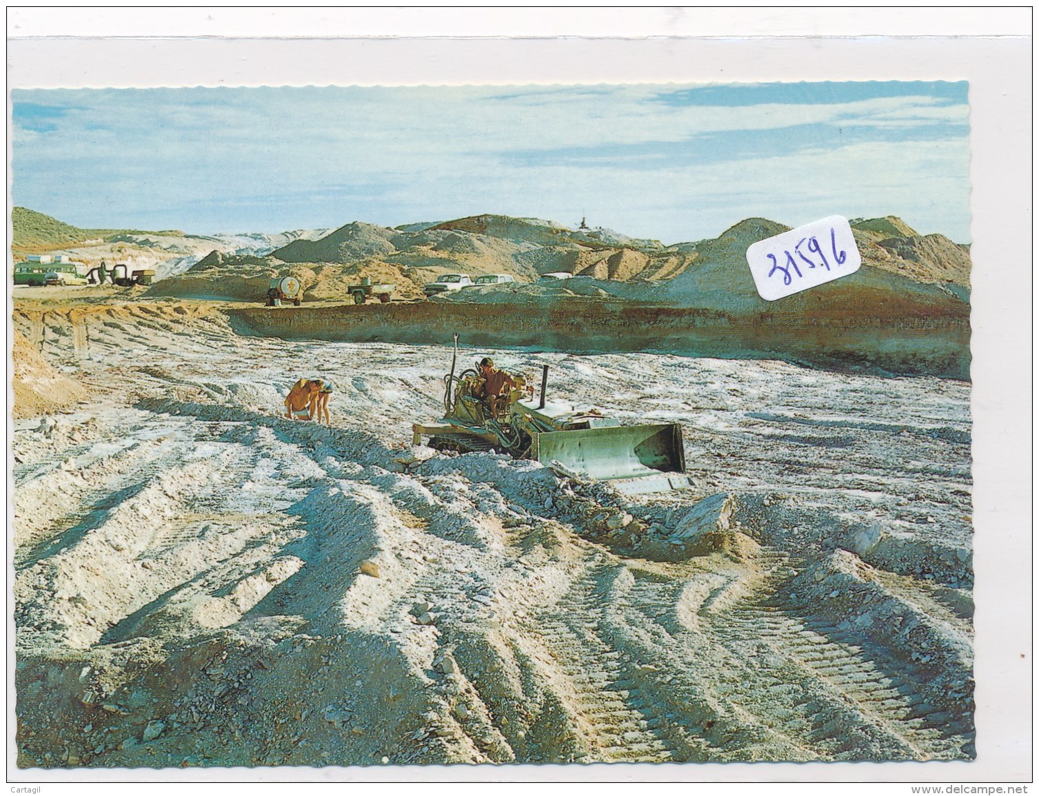 CPM GF - Australie - Coober Pedy - Bulldozer au travail autour des mines