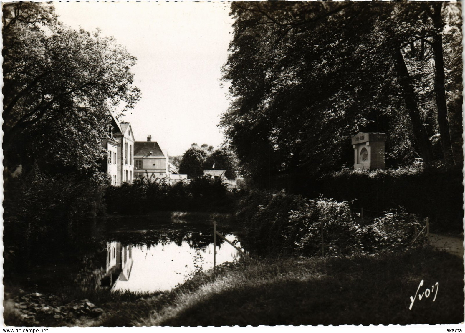 CPM Grignon Le monument aux morts FRANCE (1452533)