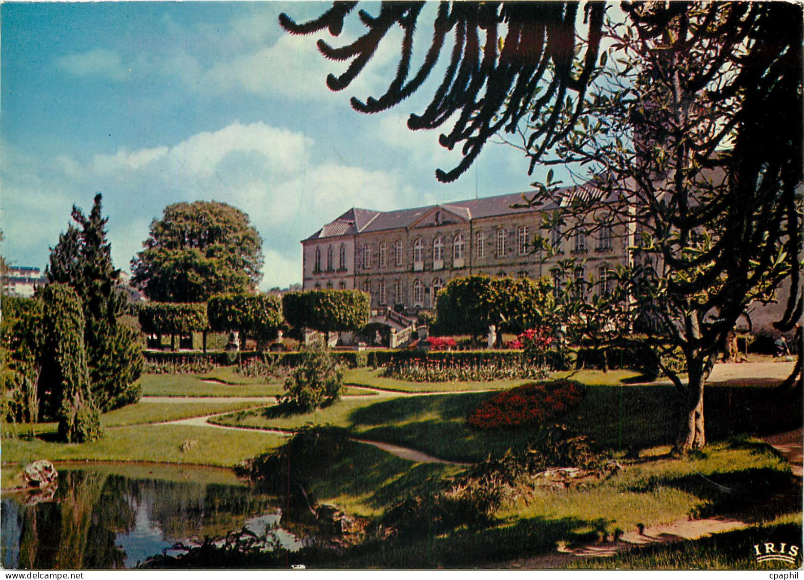 CPM Gueret Creuse Le musee et le jardin public