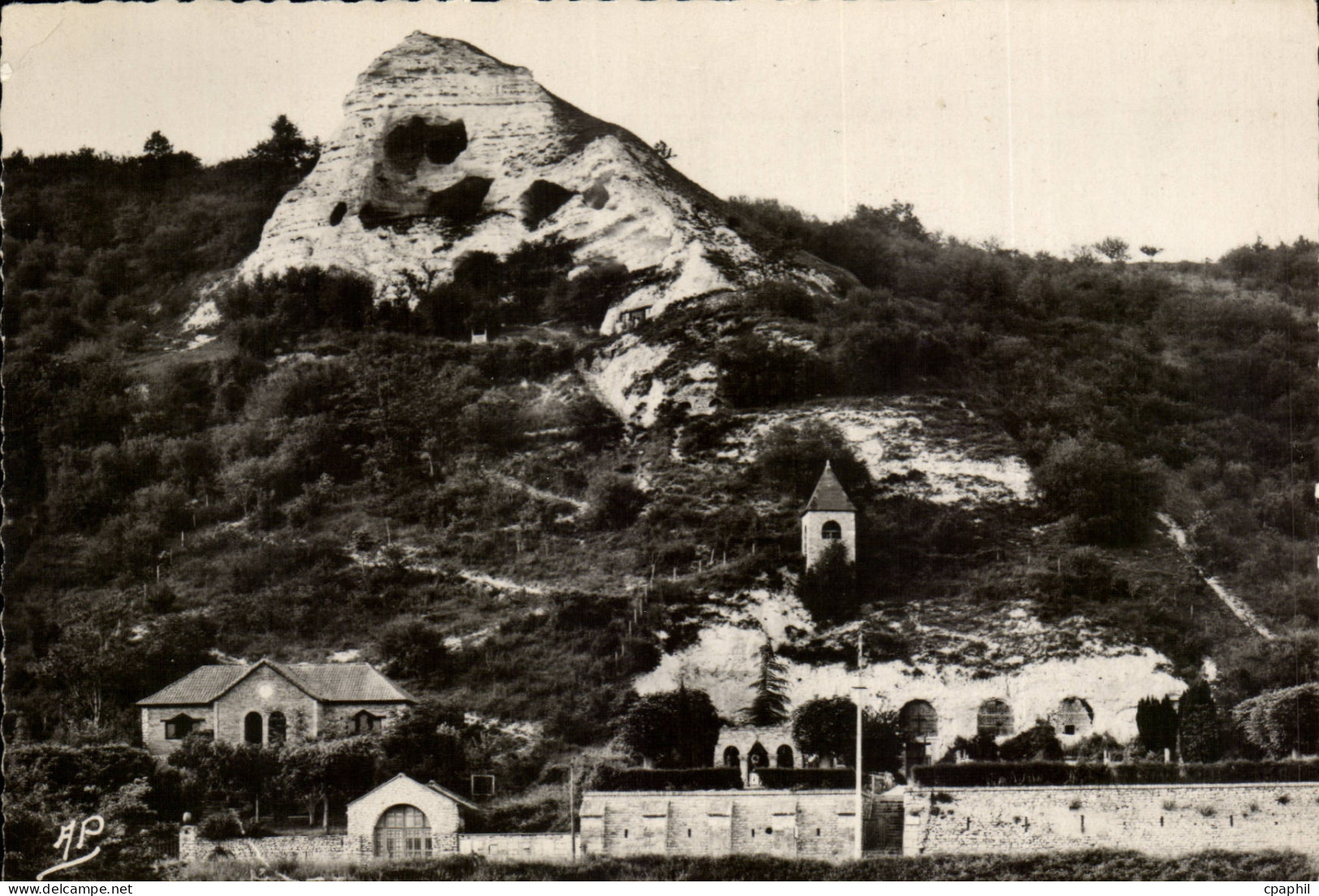 CPM Haute Isle Le grand colombier et l'eglise souterraine