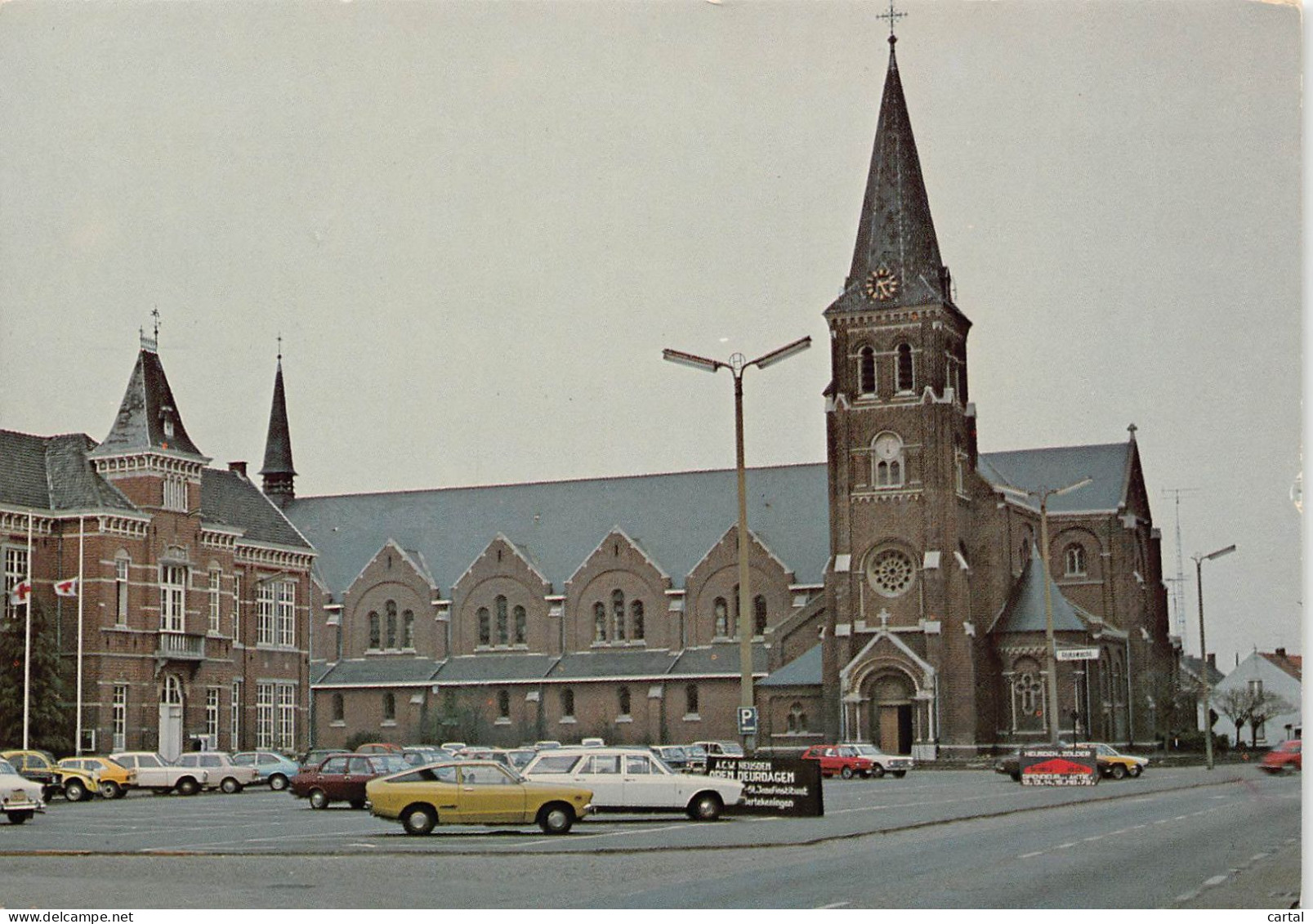 CPM - HEUSDEN-ZOLDER - St.-Willibrorduskerk en -plein