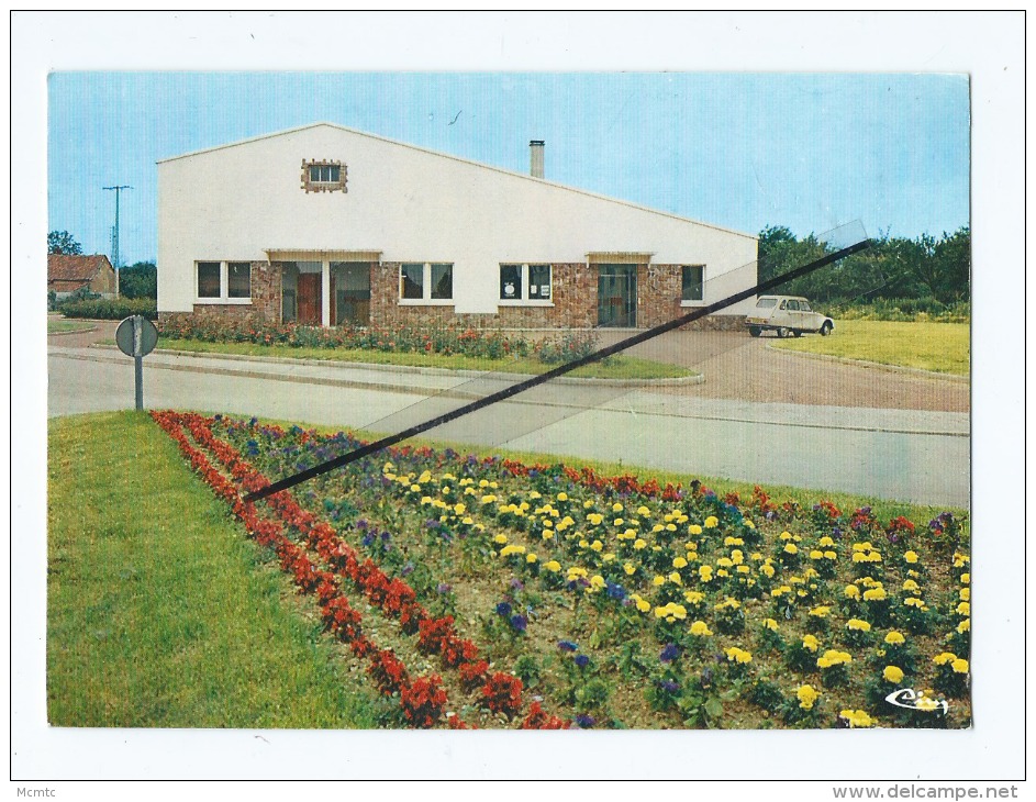 CPM   - Hornoy le Bourg  - La Maison des Jeunes