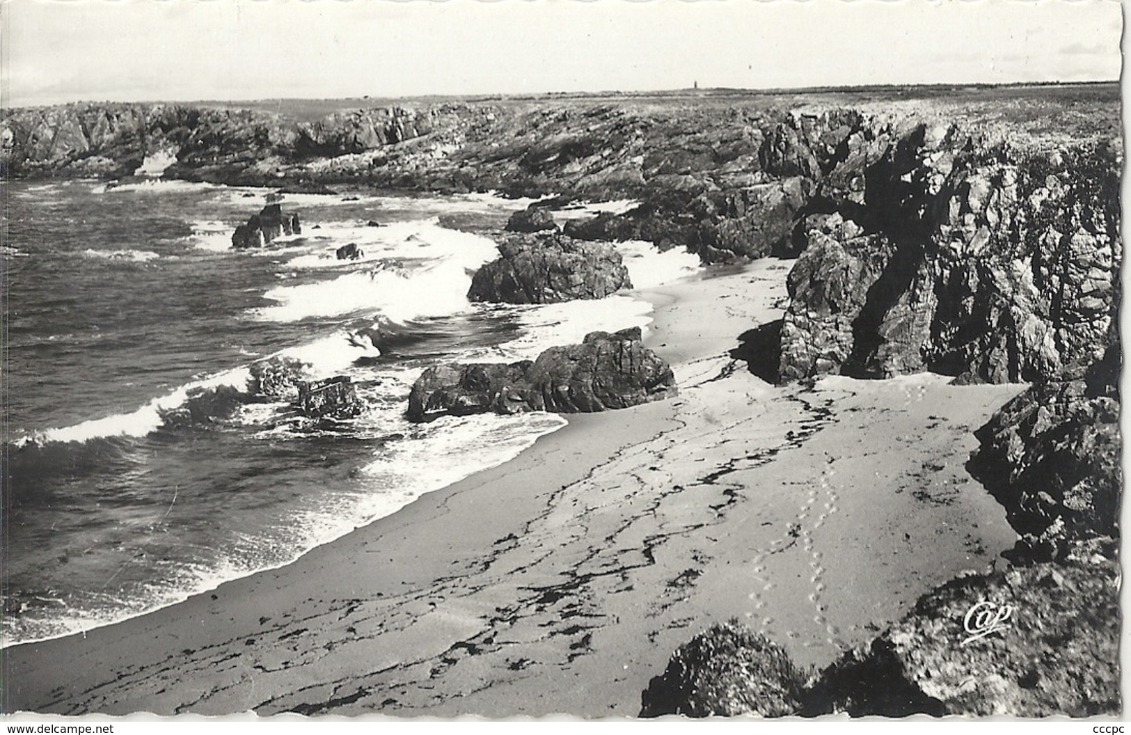 CPM Ile D'Yeu La Plage des Sables Rouits