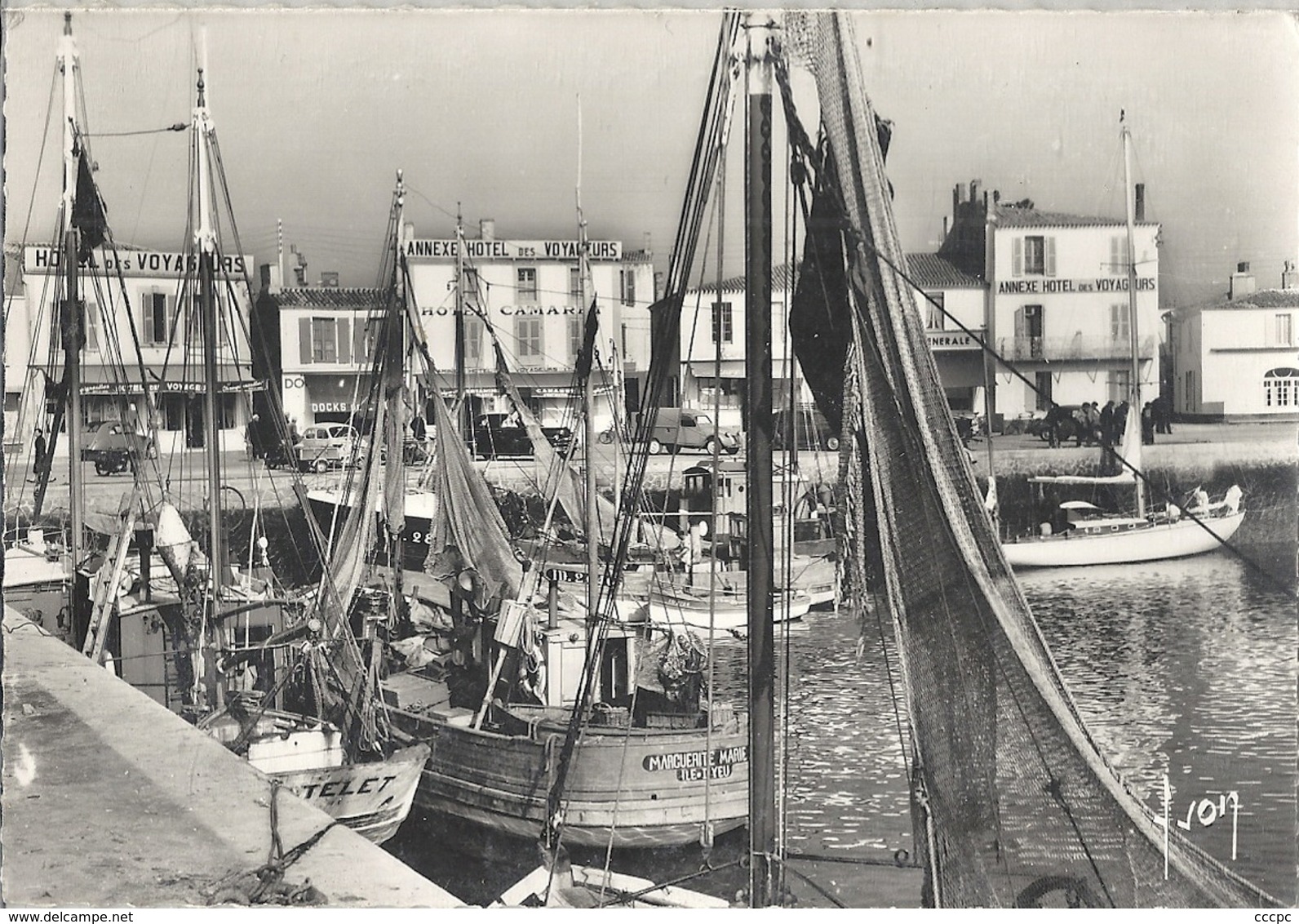 CPM Ile d'Yeu Port Joinville Hôtel des Voyageurs Camaret