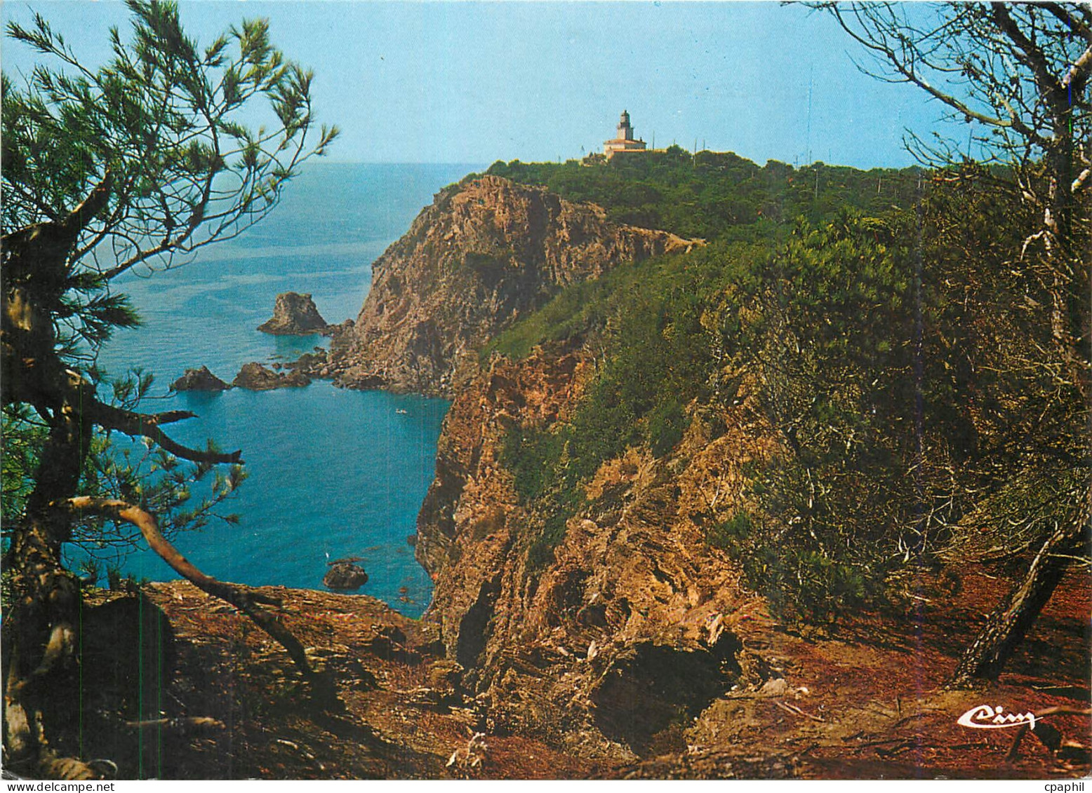 CPM Ile de Porquerolles Var Le Phare et son rocher