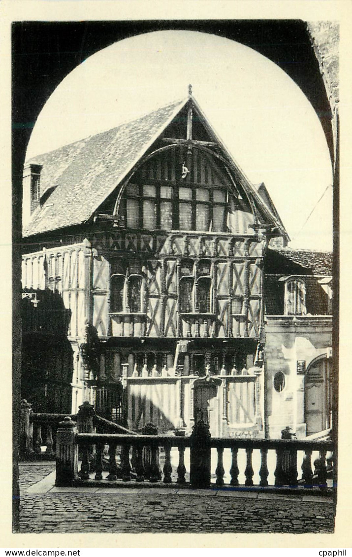 CPM Joigny Maison de Bois