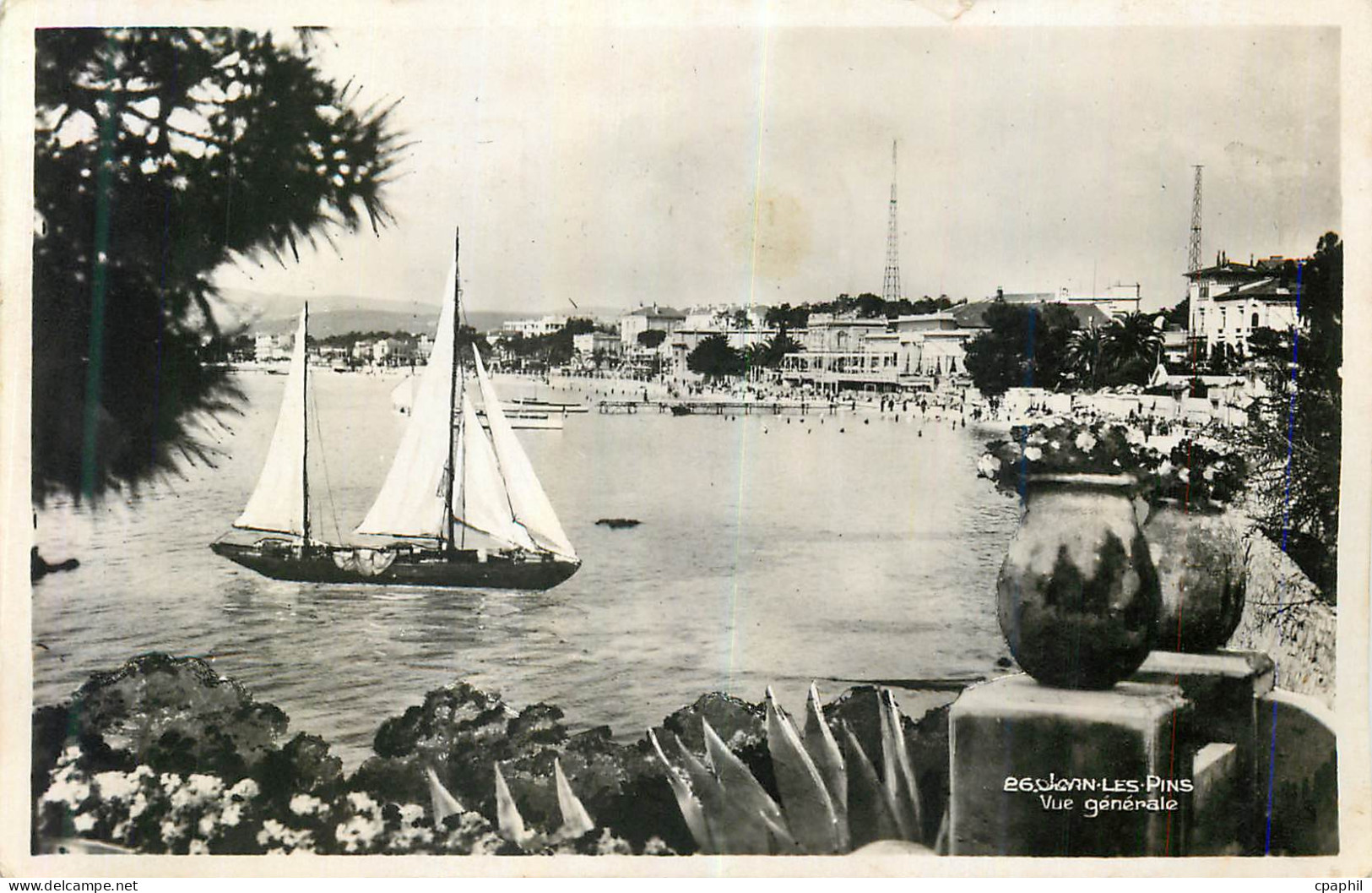 CPM Juan les Pins Vue Generale Bateau