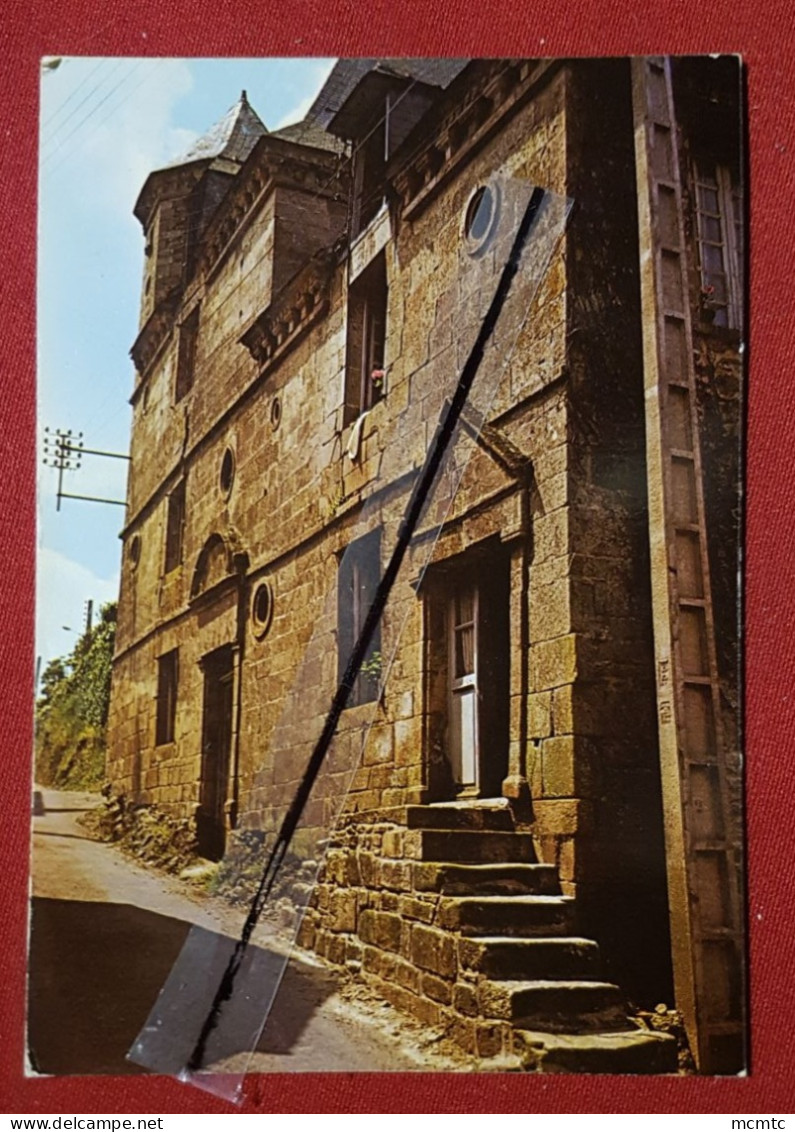 CPM - Jugon-les-Lacs (Côtes-du-Nord) "Station Verte " Le vieux château (XVIIe siècle)