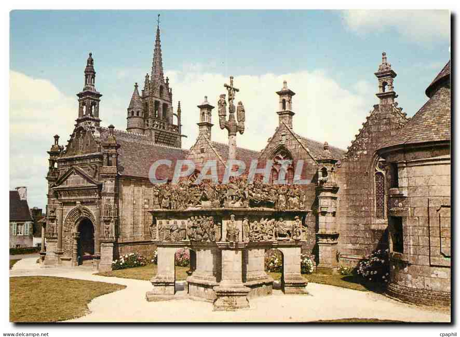 CPM L'Eglise et le Calvaire de Guimiliau