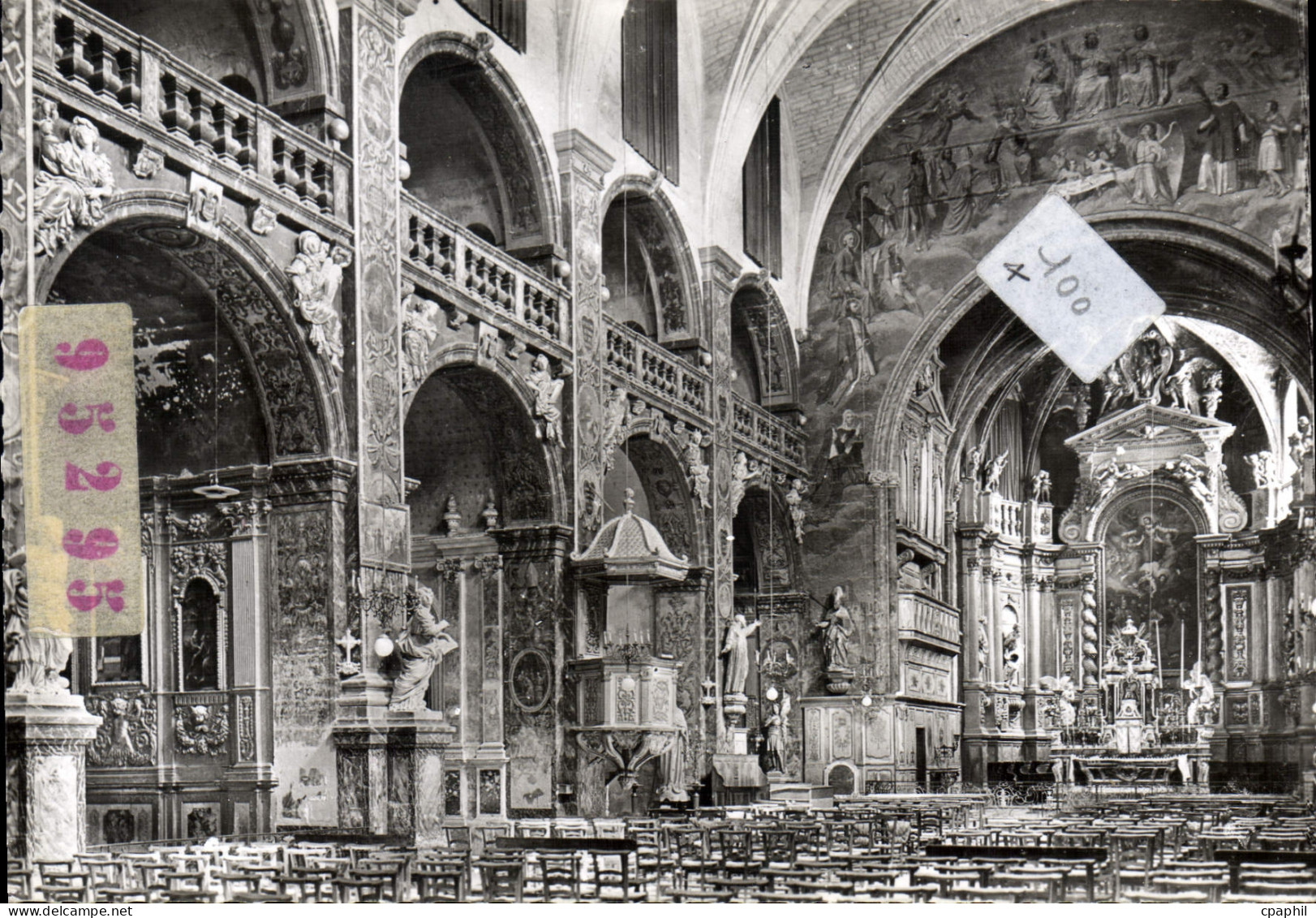 CPM L'Isle Sur Sorgue Interieur De I'Eglise