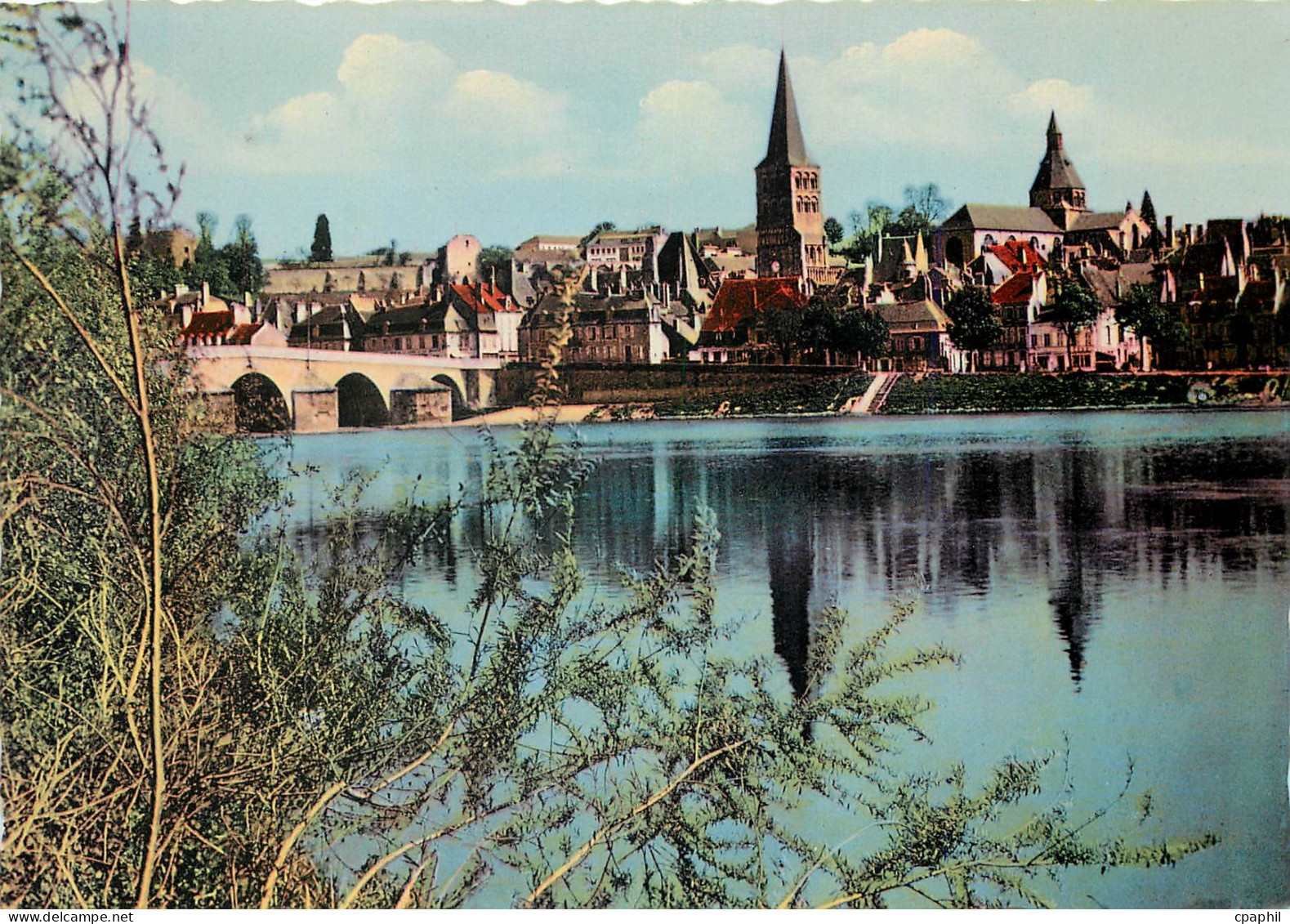 CPM La Charite sur Loire Les Bords de la Loire