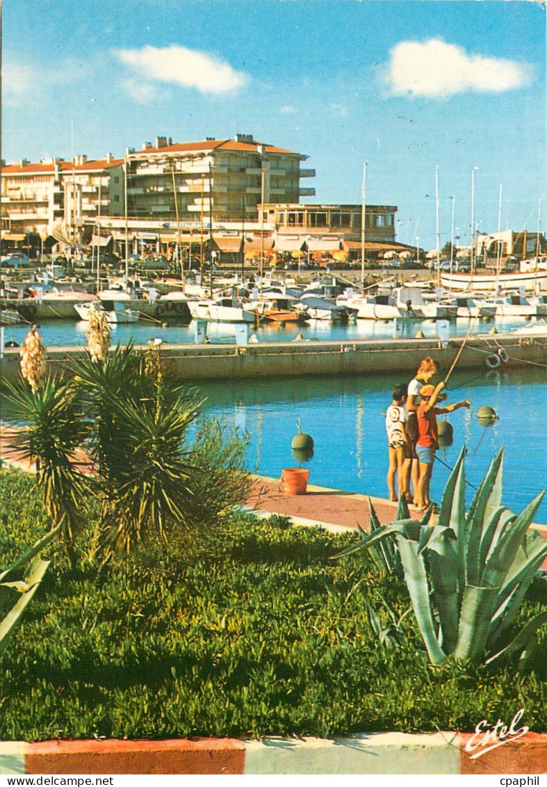 CPM La Cote Catalane Saint Cyprien Plage Pyrenees Orientales Le port de plaisance