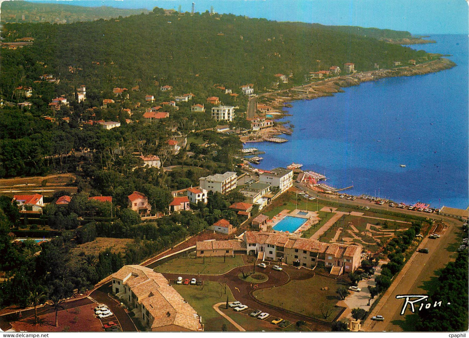 CPM La Cote d'Azur inoubliable Le Cap d'Antibes Vue aerienne la Plage de la Garoupe