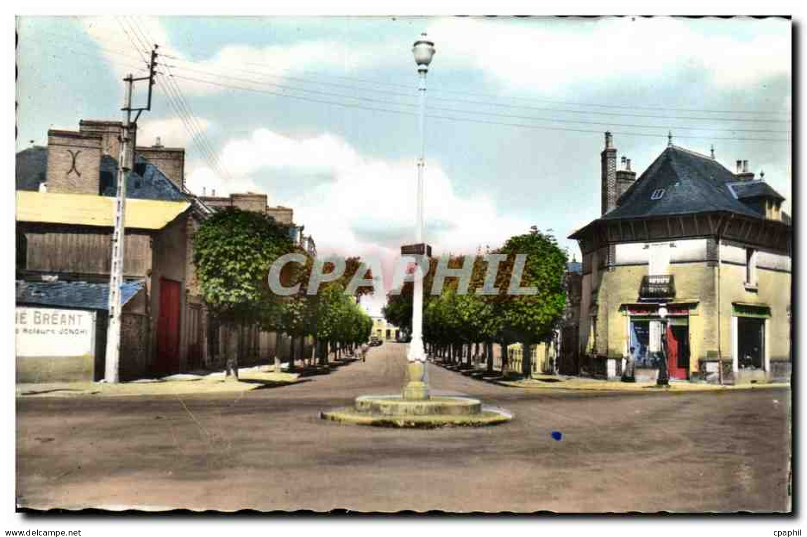 CPM La Guerche de Bretagne Avenue General Leclerc