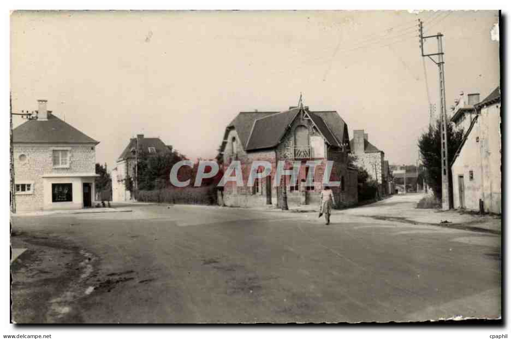 CPM La Guerche de Bretagne Le Bourial Rue de Vitre et de Verdun